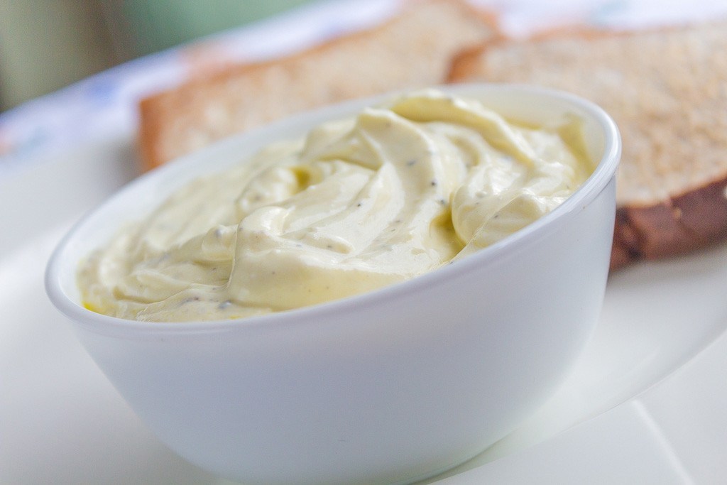 How To Prepare Eggless Mayonnaise At Home Using Simple Methods